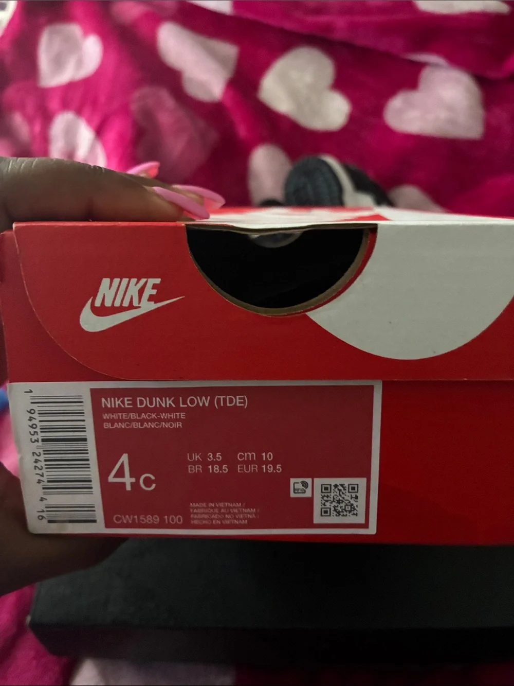 Nike Kids Black and White Low-Top Sneakers with Strap